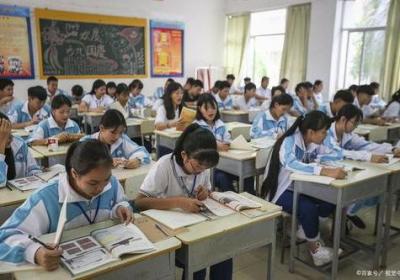 上海初中教室喂奶事件：揭露学校乱象