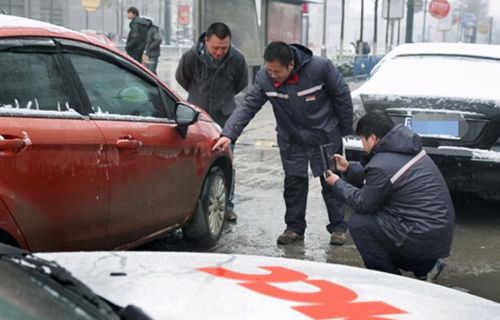 保险公司枪击案：美国警察及时制止，女枪手被制服,保险公司枪击案：美国警察及时制止，女枪手被制服,第3张